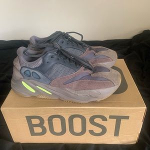 Yeezy 700 “Mauve”
